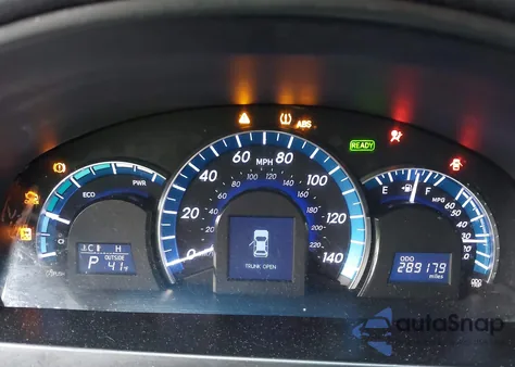 2014 Toyota Camry Hybrid Xle z USA, uszkodzony, nr VIN 4T1BD1FK8EU125464